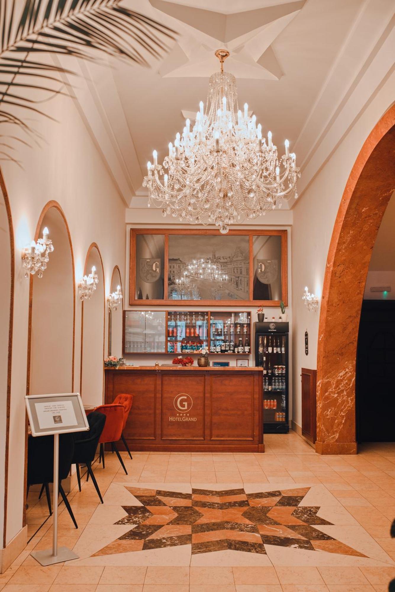 Hotel Grand Hradec Králové Esterno foto